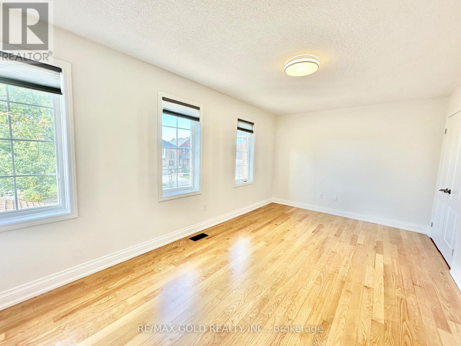 3401 Crompton Crescent, Mississauga, Ontario  L5B 4C7 - Photo 32 - W12473794