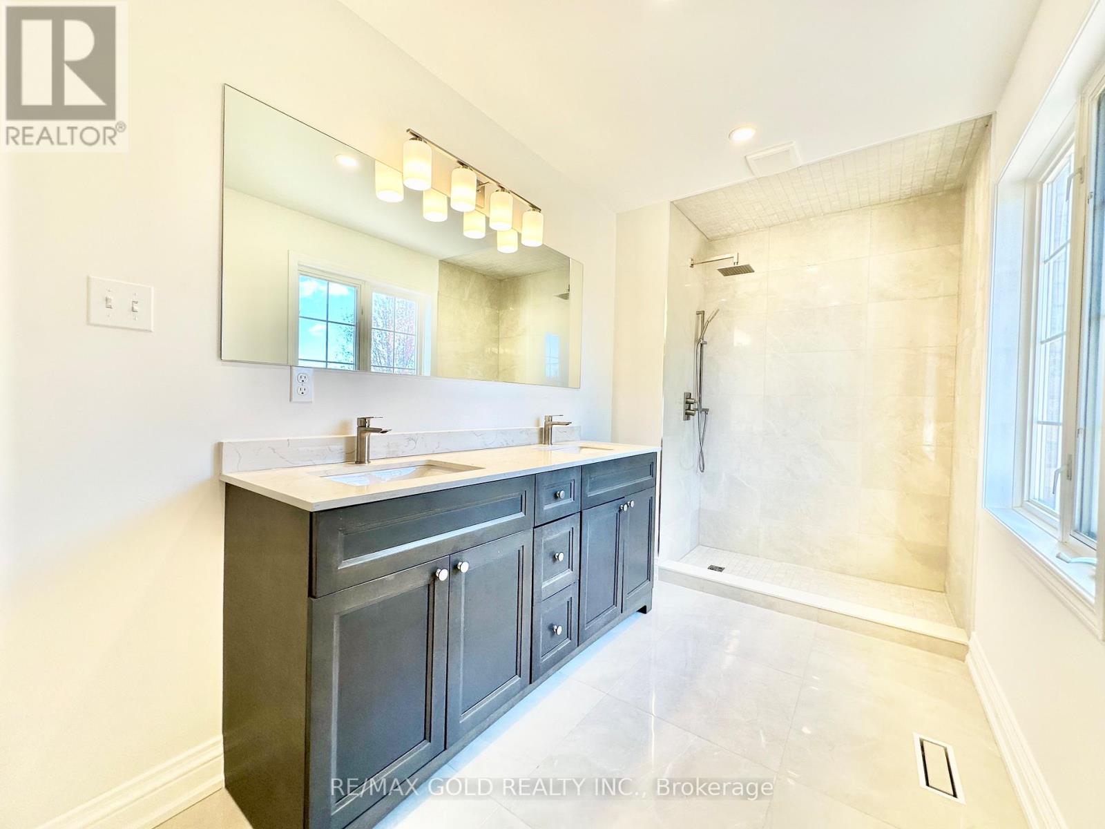 3401 Crompton Crescent, Mississauga, Ontario  L5B 4C7 - Photo 34 - W12473794