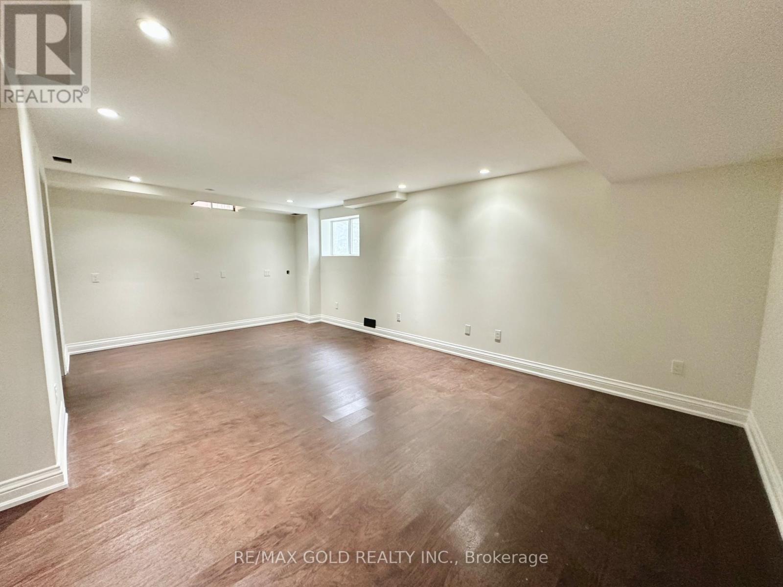 3401 Crompton Crescent, Mississauga, Ontario  L5B 4C7 - Photo 37 - W12473794