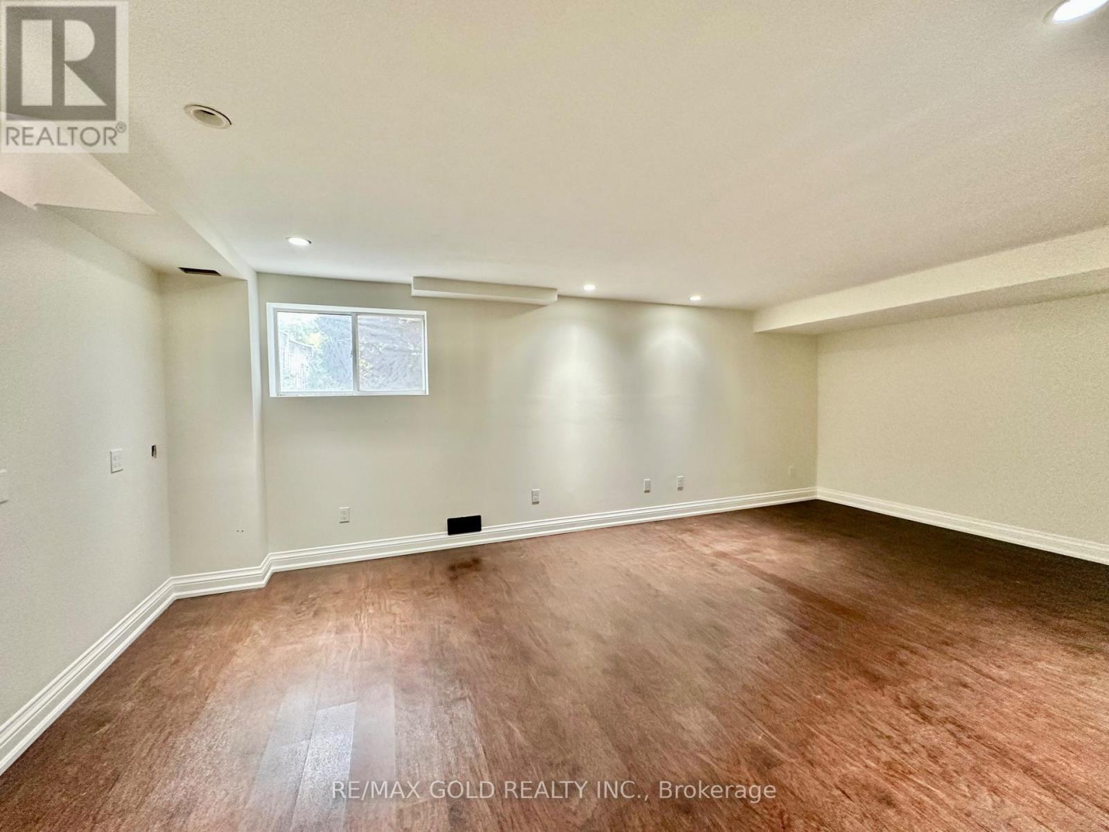 3401 Crompton Crescent, Mississauga, Ontario  L5B 4C7 - Photo 38 - W12473794