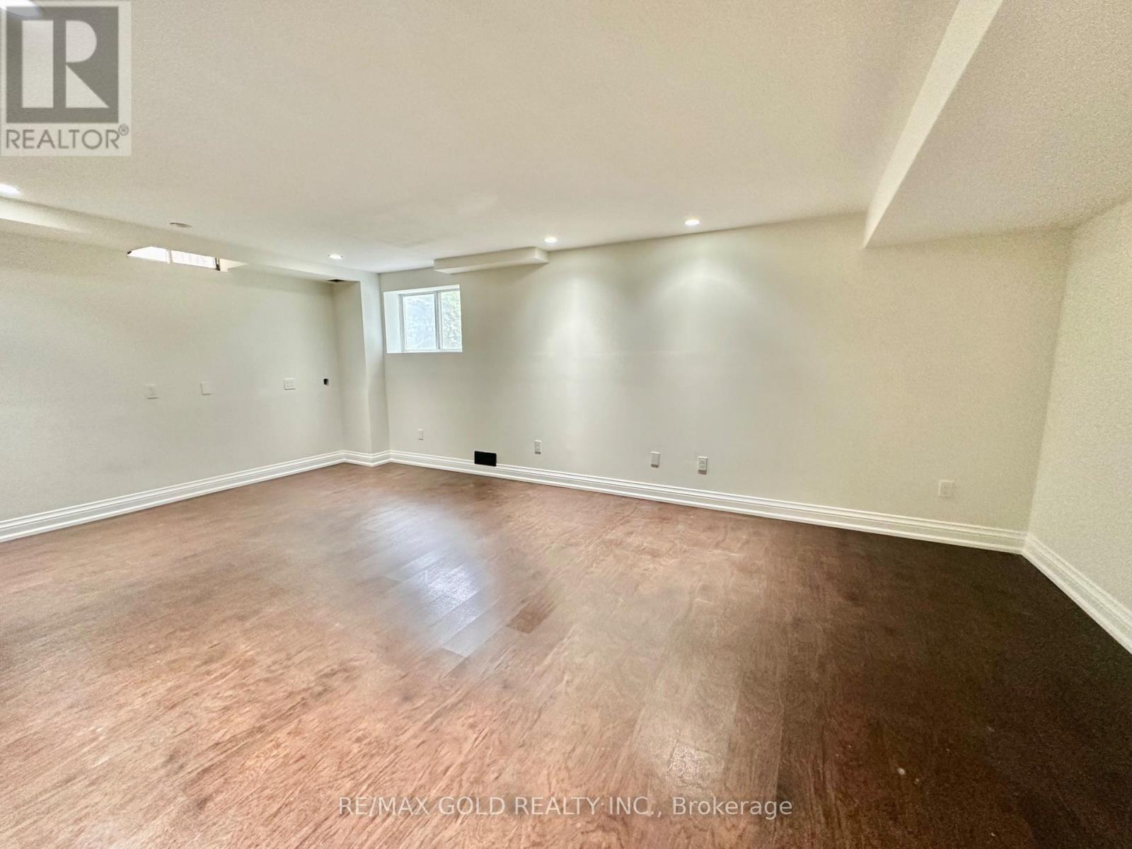 3401 Crompton Crescent, Mississauga, Ontario  L5B 4C7 - Photo 39 - W12473794