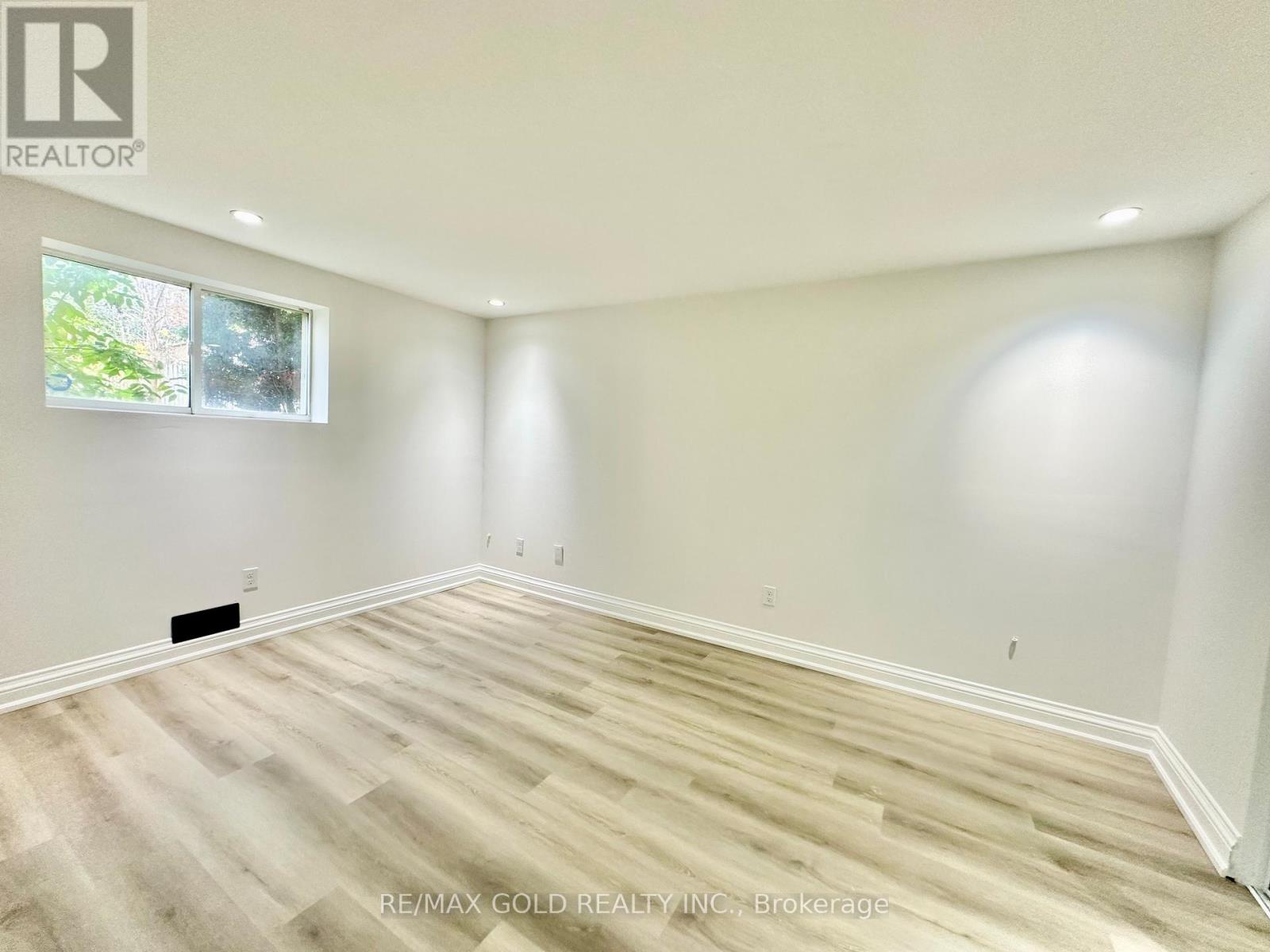 3401 Crompton Crescent, Mississauga, Ontario  L5B 4C7 - Photo 41 - W12473794