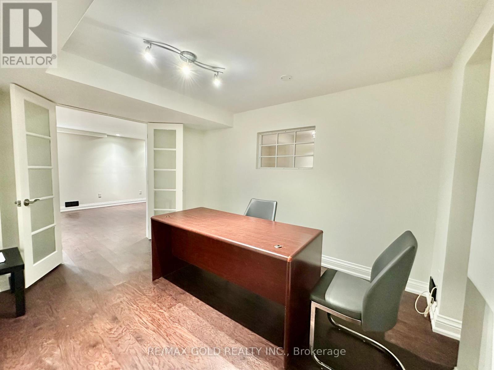 3401 Crompton Crescent, Mississauga, Ontario  L5B 4C7 - Photo 44 - W12473794