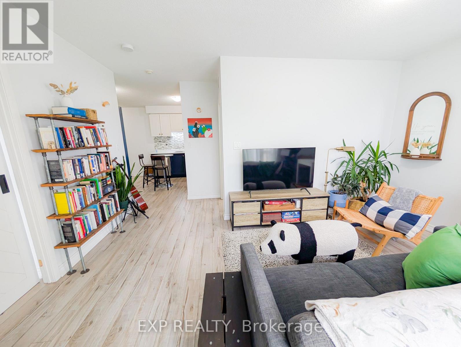 1010 - 2464 Weston Road, Toronto, Ontario  M9N 0A2 - Photo 4 - W12473856