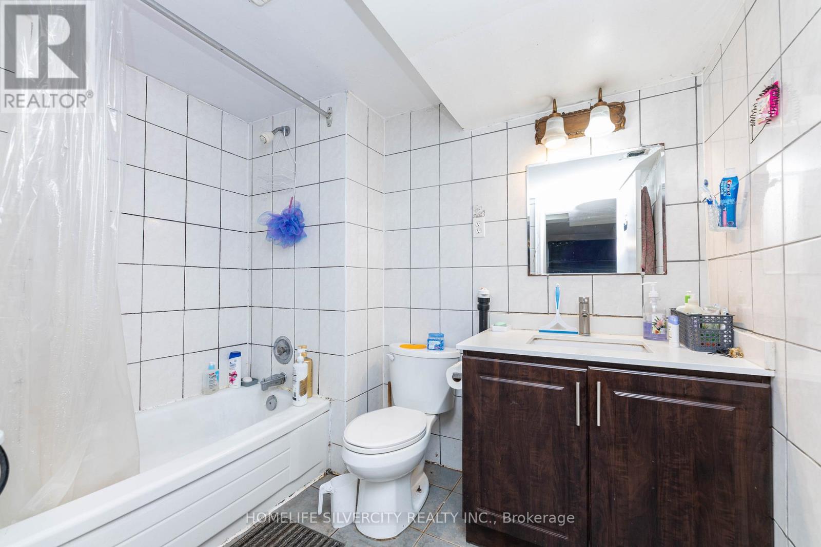 7258 Reindeer Drive, Mississauga, Ontario  L4T 2M7 - Photo 48 - W12473865