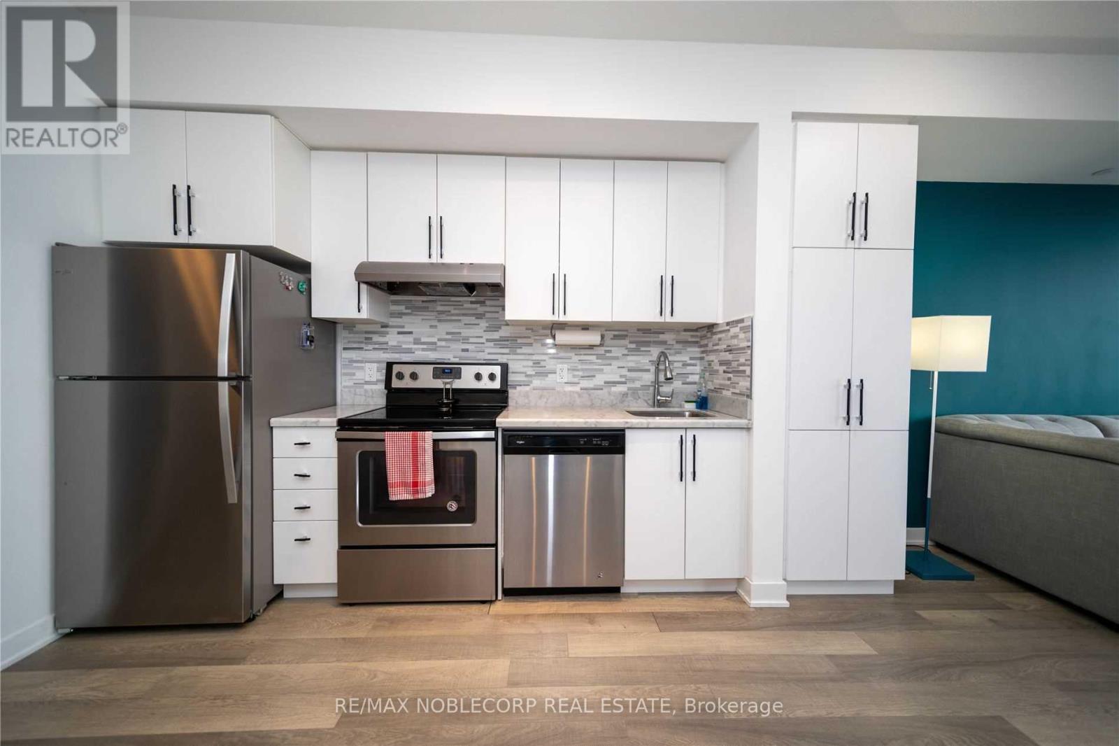 C321 - 5260 Dundas Street, Burlington, Ontario  L7L 0J7 - Photo 7 - W12473869