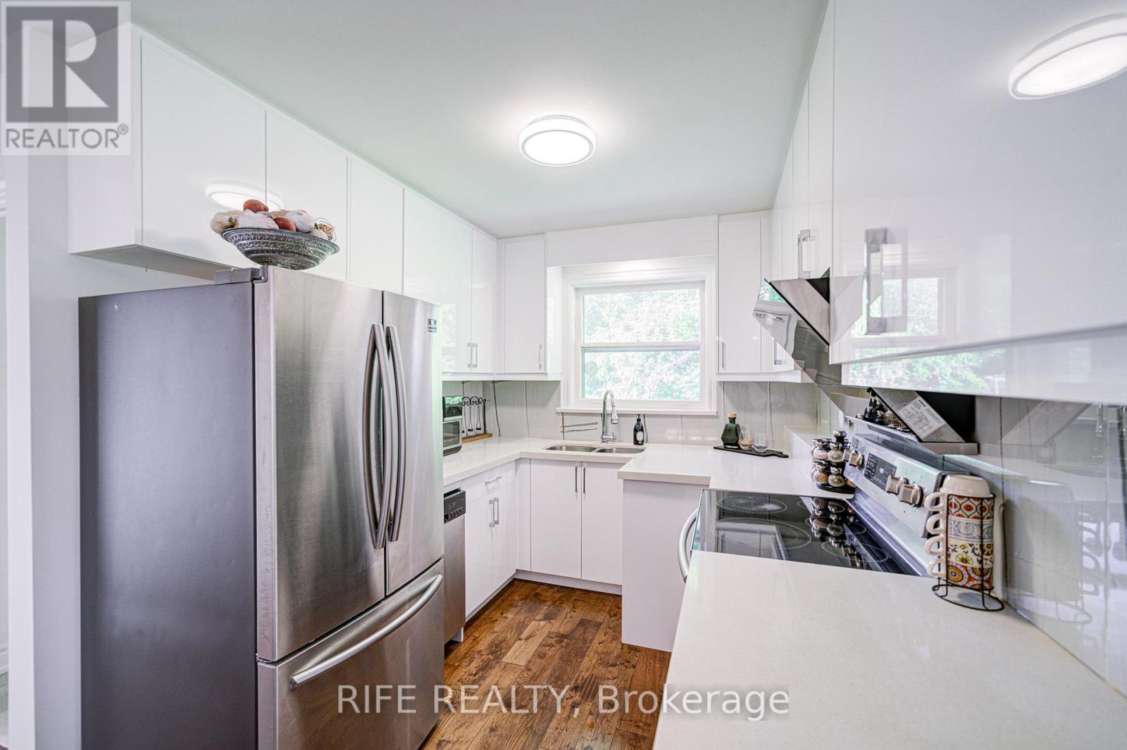 306 Wenlock Avenue, Richmond Hill (Harding), Ontario  L4C 1M7 - Photo 4 - N12470584