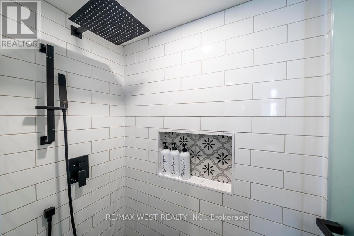 176 Sixth Street, Toronto, Ontario  M8V 3A5 - Photo 15 - W12471326
