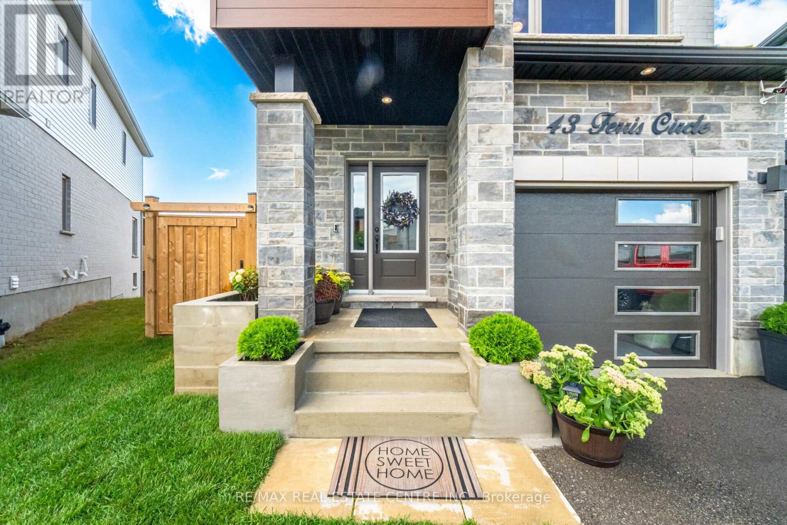 43 Ferris Circle, Guelph, Ontario  N1G 0H2 - Photo 2 - X12473709