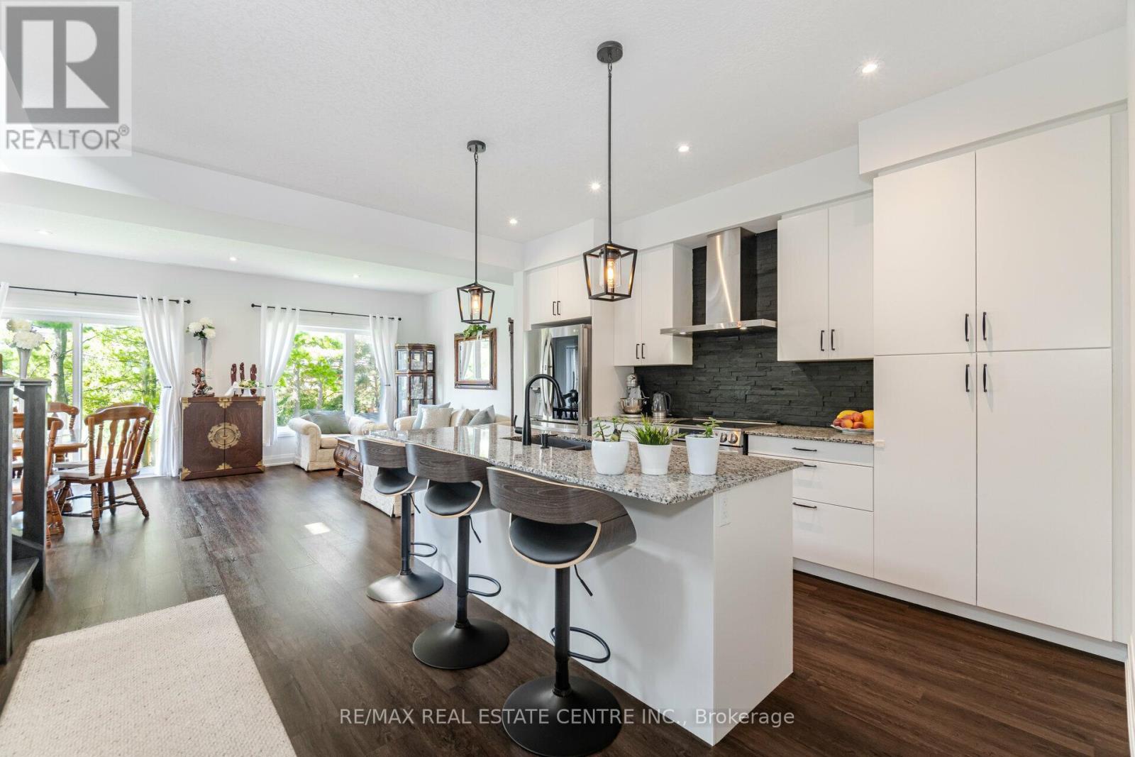 43 Ferris Circle, Guelph, Ontario  N1G 0H2 - Photo 3 - X12473709