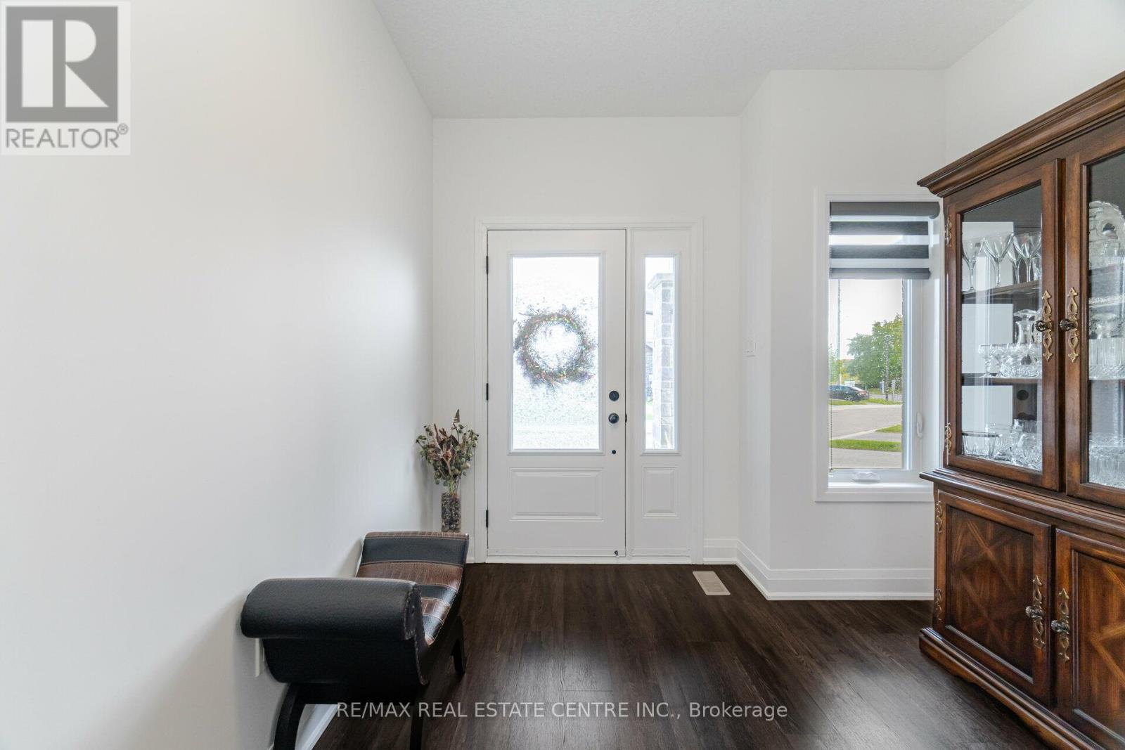 43 Ferris Circle, Guelph, Ontario  N1G 0H2 - Photo 4 - X12473709