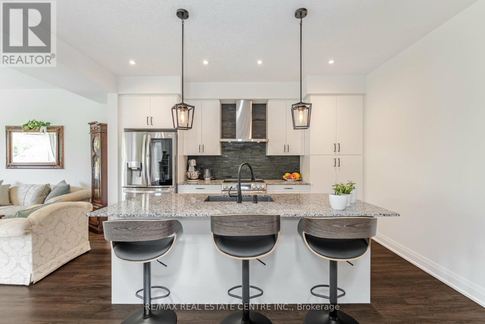 43 Ferris Circle, Guelph, Ontario  N1G 0H2 - Photo 6 - X12473709