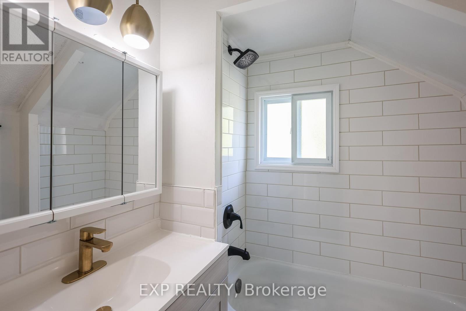 1275 Cannon Street E, Hamilton (Crown Point), Ontario  L8H 1V5 - Photo 11 - X12473735