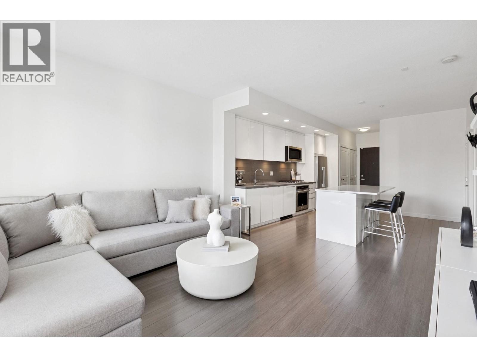 501 277 W 1ST STREET, North Vancouver, British Columbia