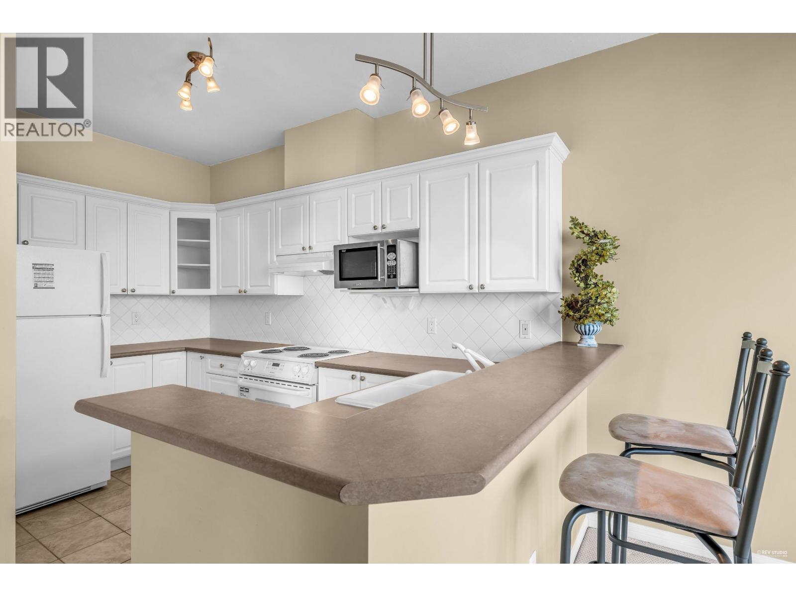 2302 6837 Station Hill Drive, Burnaby, British Columbia  V3N 5B7 - Photo 11 - R3060417