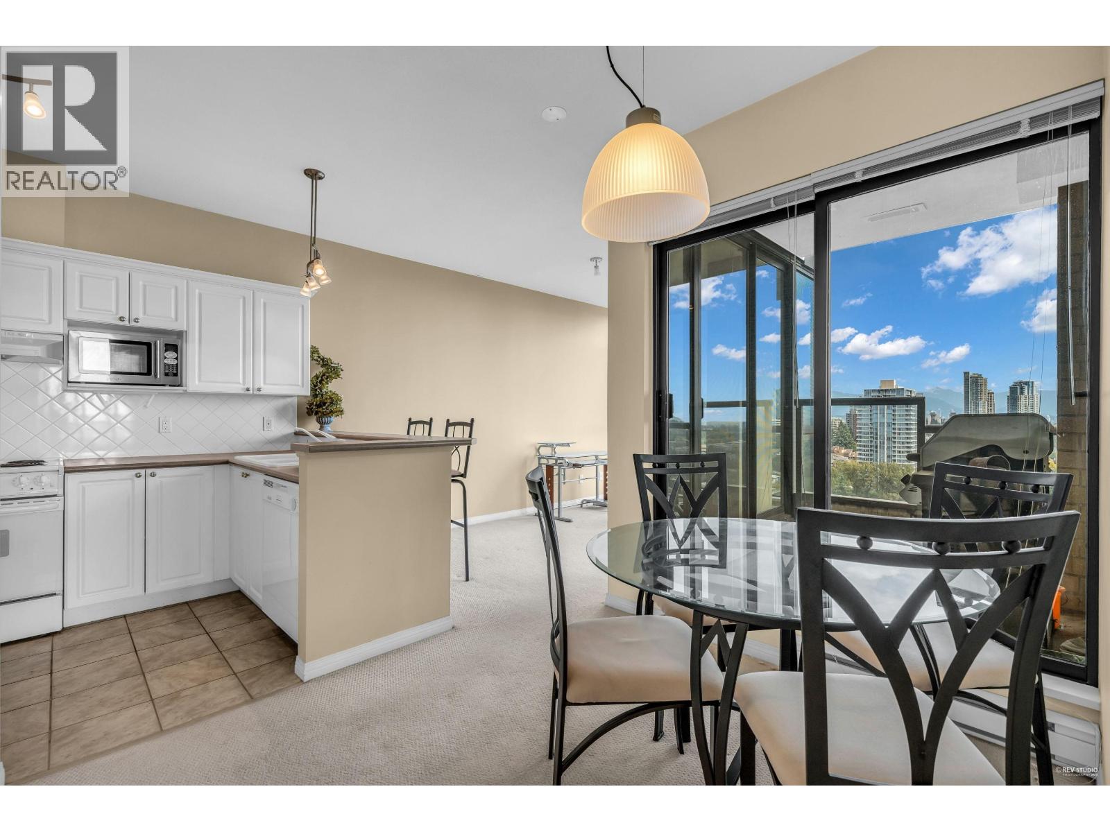 2302 6837 Station Hill Drive, Burnaby, British Columbia  V3N 5B7 - Photo 8 - R3060417