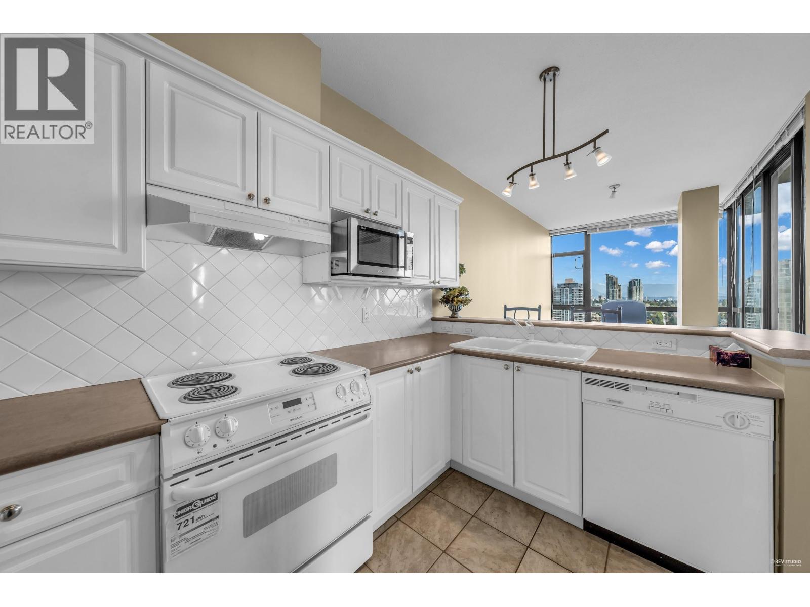 2302 6837 Station Hill Drive, Burnaby, British Columbia  V3N 5B7 - Photo 10 - R3060417