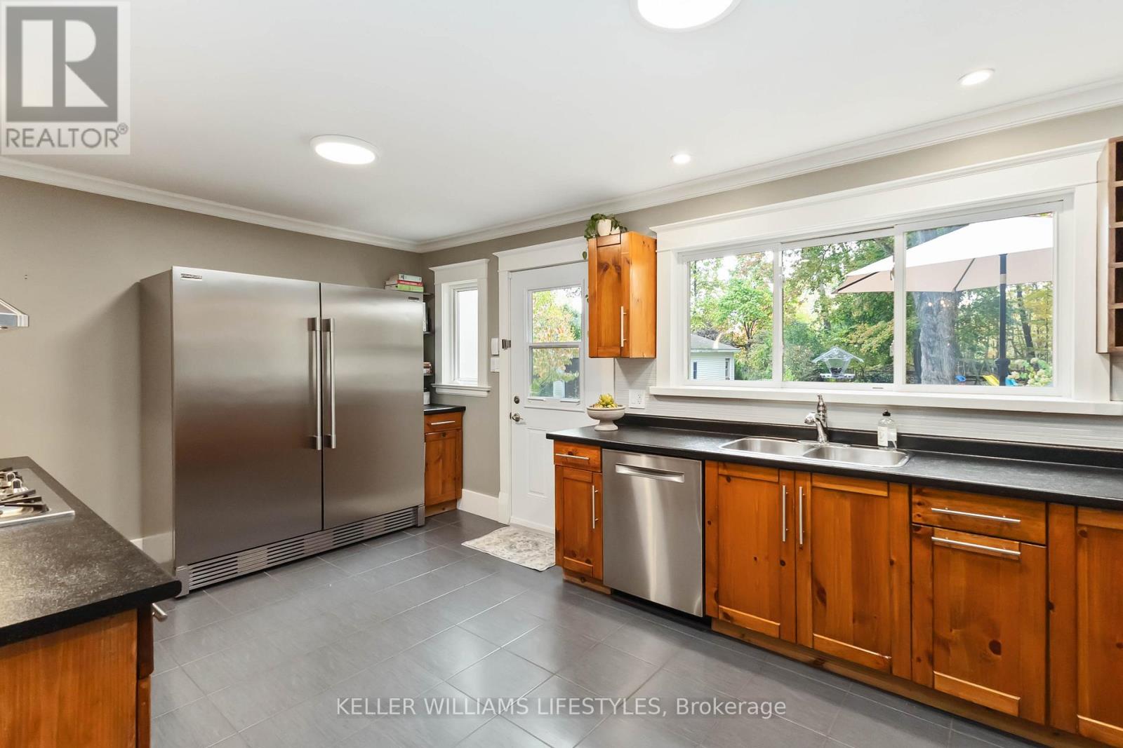 Photo 17 of 49 for 17 Erie Avenue