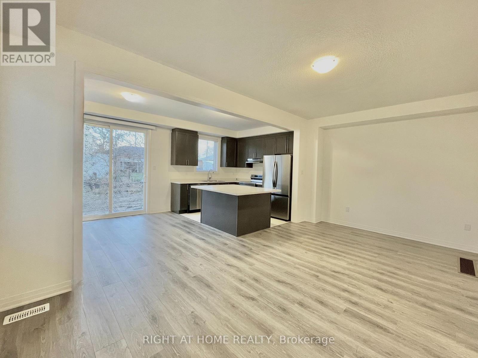 65 Kirkwood Way, Barrie, Ontario  L9J 0K7 - Photo 3 - S12459365