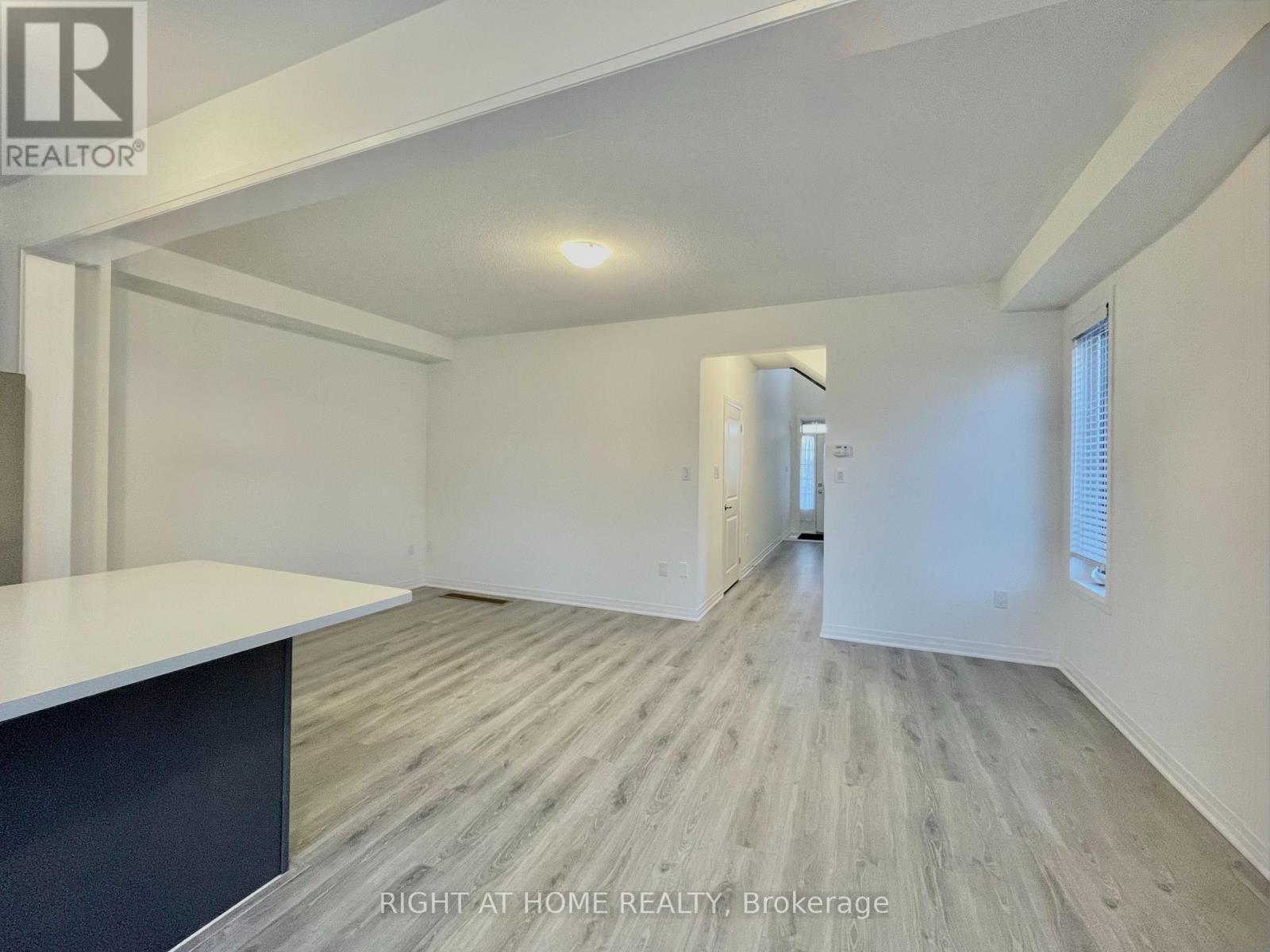 65 Kirkwood Way, Barrie, Ontario  L9J 0K7 - Photo 6 - S12459365