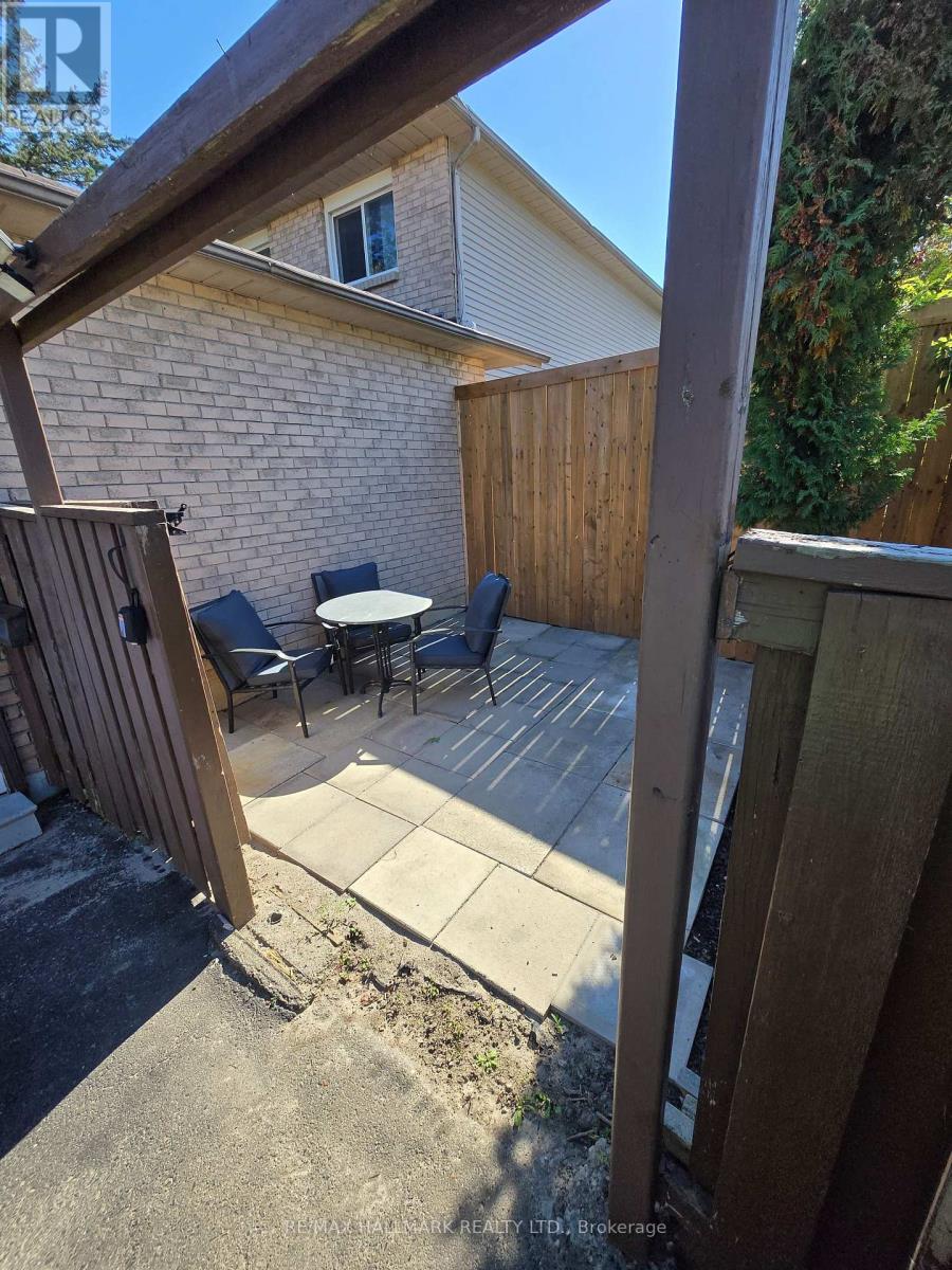 1301 Anton Square, Pickering, Ontario  L1V 5S4 - Photo 4 - E12366274