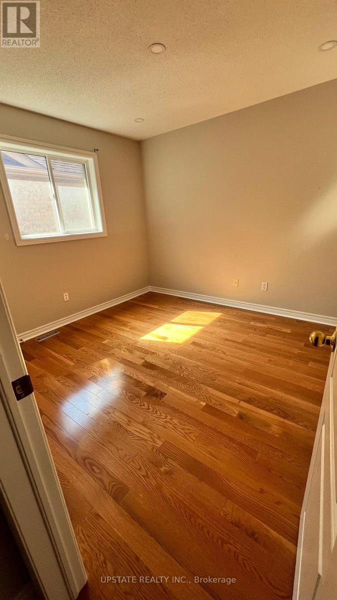 18 Highwood Road, Brampton, Ontario  L6Z 4T7 - Photo 13 - W12425881