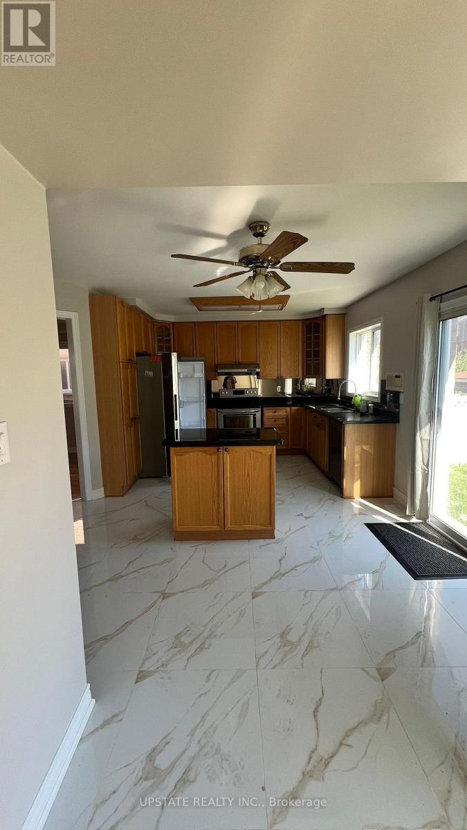 18 Highwood Road, Brampton, Ontario  L6Z 4T7 - Photo 6 - W12425881