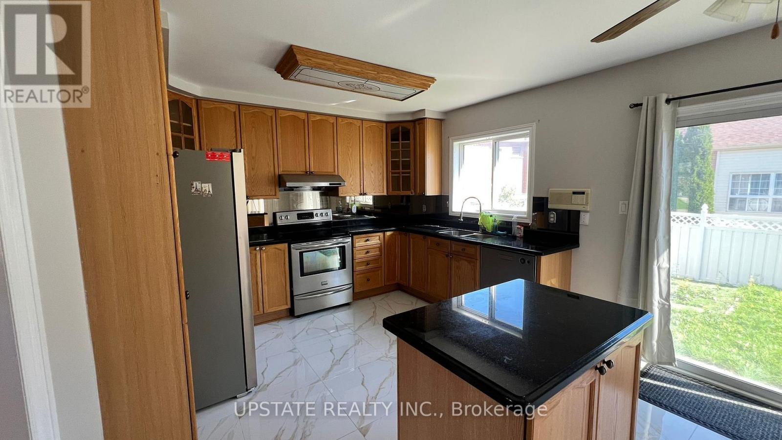 18 Highwood Road, Brampton, Ontario  L6Z 4T7 - Photo 7 - W12425881