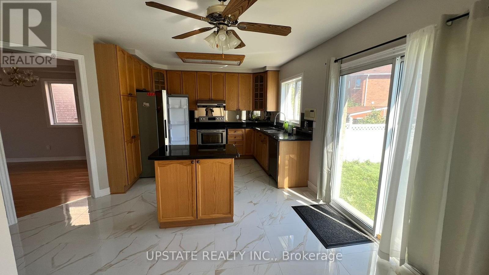 18 Highwood Road, Brampton, Ontario  L6Z 4T7 - Photo 4 - W12425881