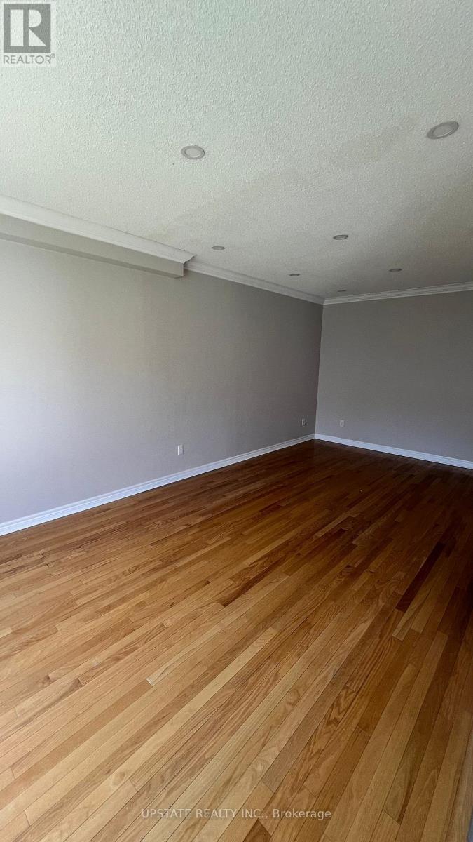 18 Highwood Road, Brampton, Ontario  L6Z 4T7 - Photo 8 - W12425881