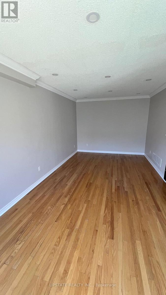 18 Highwood Road, Brampton, Ontario  L6Z 4T7 - Photo 9 - W12425881