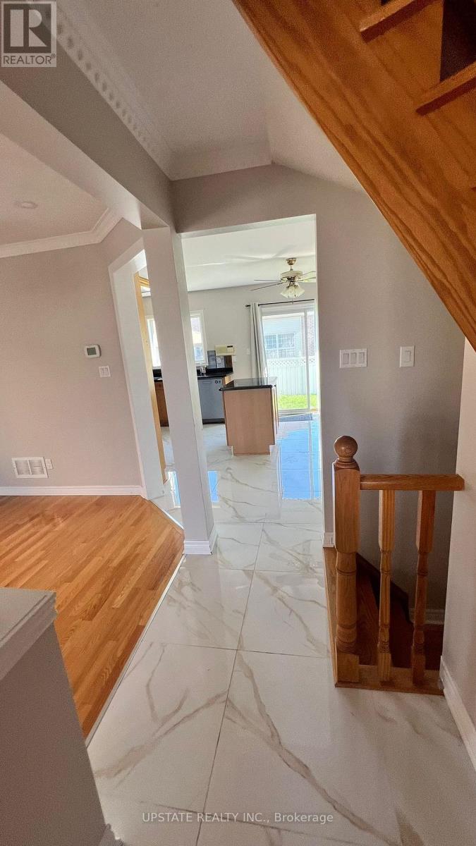 18 Highwood Road, Brampton, Ontario  L6Z 4T7 - Photo 5 - W12425881