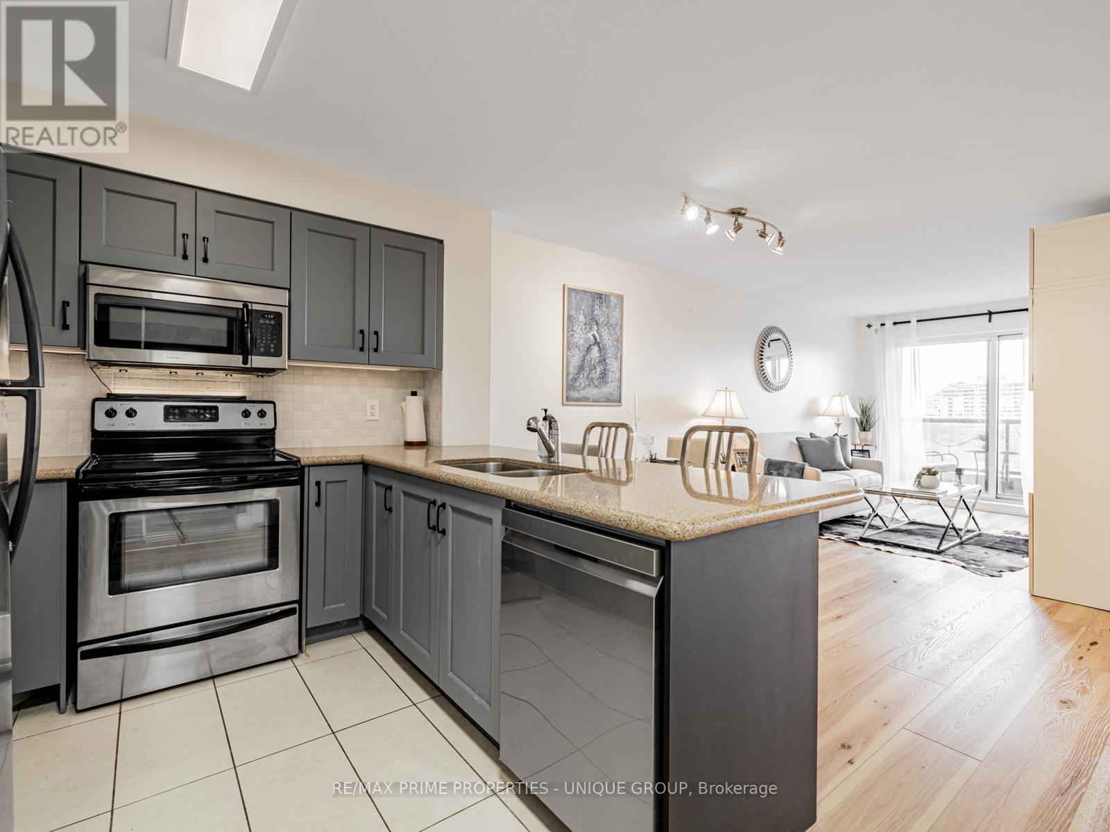 709 - 18 Harding Boulevard, Richmond Hill, Ontario  L4C 0T3 - Photo 11 - N12452569