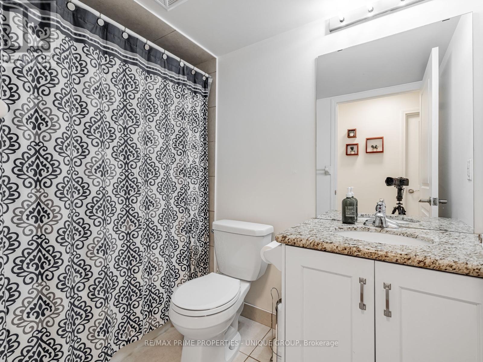 709 - 18 Harding Boulevard, Richmond Hill, Ontario  L4C 0T3 - Photo 12 - N12452569
