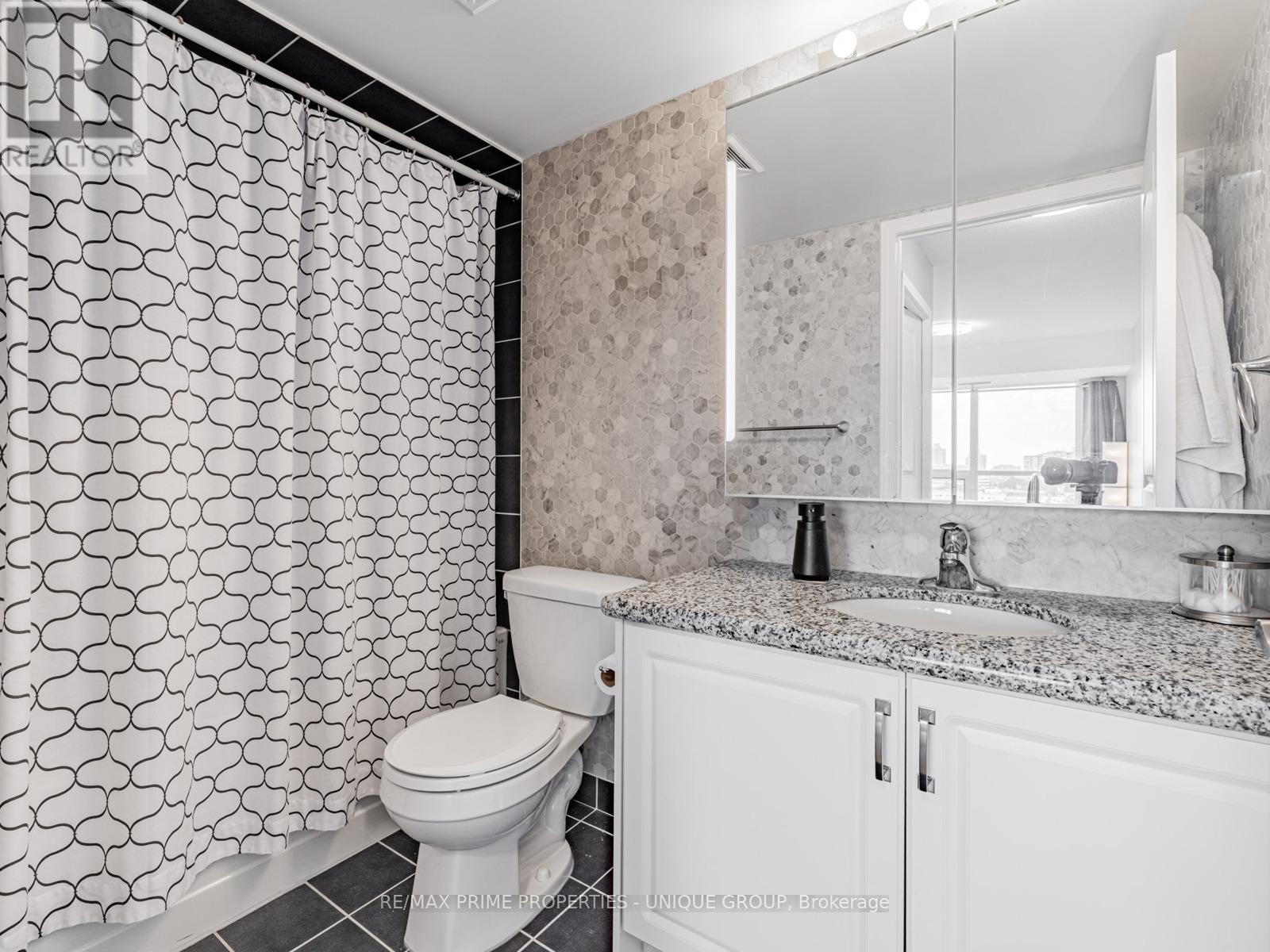 709 - 18 Harding Boulevard, Richmond Hill, Ontario  L4C 0T3 - Photo 13 - N12452569