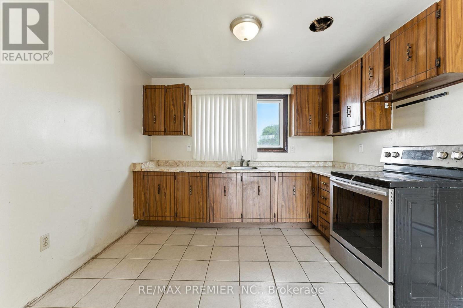 164e Henry Street, Brantford, Ontario  N3S 5C7 - Photo 8 - X12298262