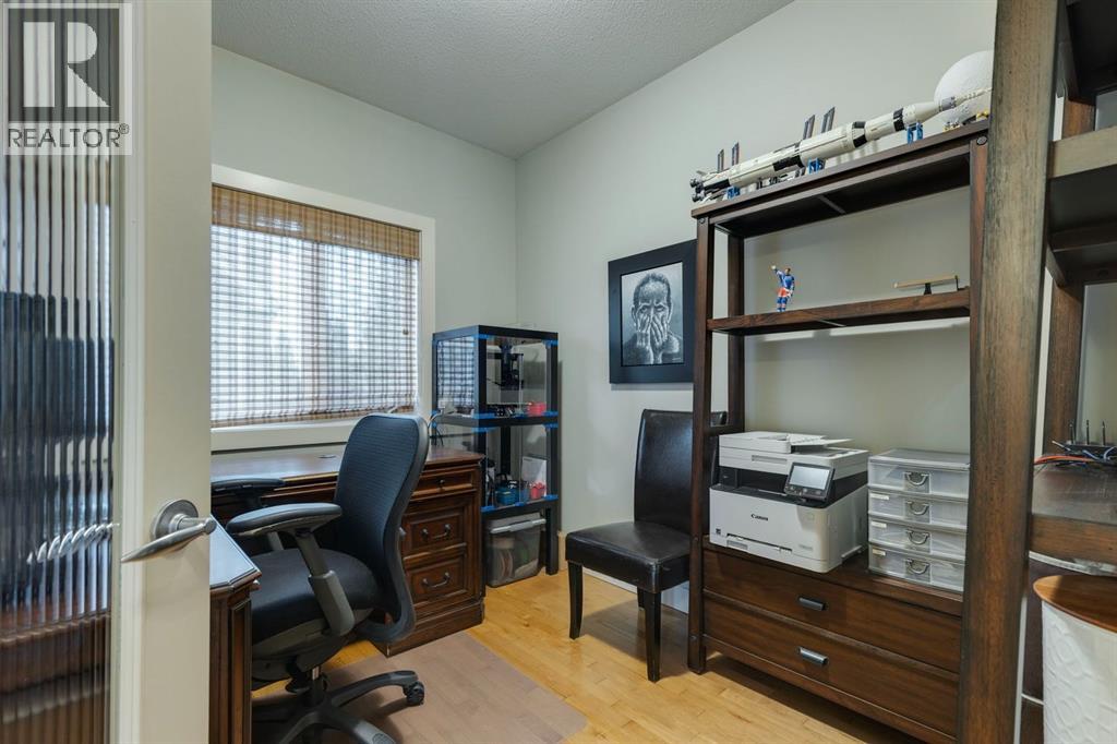 60 Elmont Court Sw, Calgary, Alberta  T3H 5Z8 - Photo 21 - A2261372