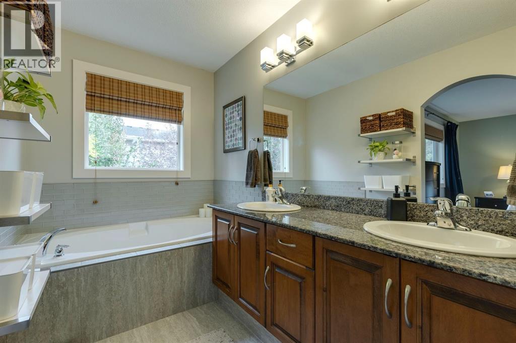 60 Elmont Court Sw, Calgary, Alberta  T3H 5Z8 - Photo 27 - A2261372