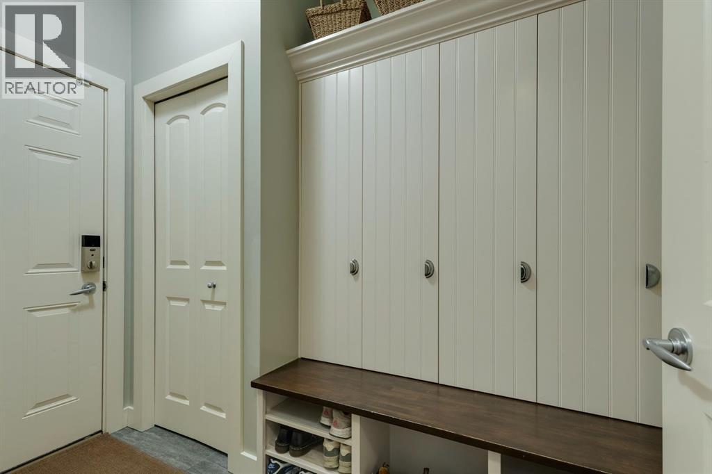 60 Elmont Court Sw, Calgary, Alberta  T3H 5Z8 - Photo 6 - A2261372