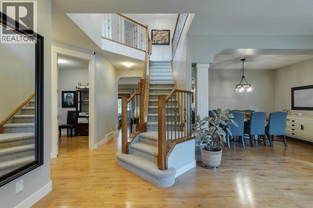 60 Elmont Court Sw, Calgary, Alberta  T3H 5Z8 - Photo 7 - A2261372