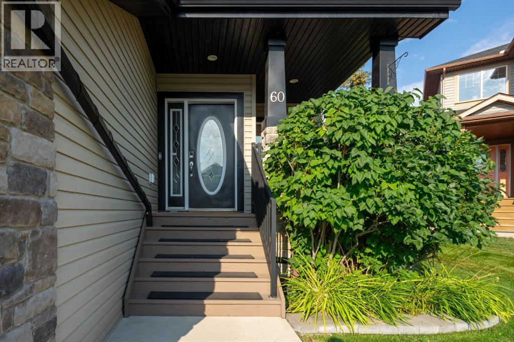 60 Elmont Court Sw, Calgary, Alberta  T3H 5Z8 - Photo 2 - A2261372