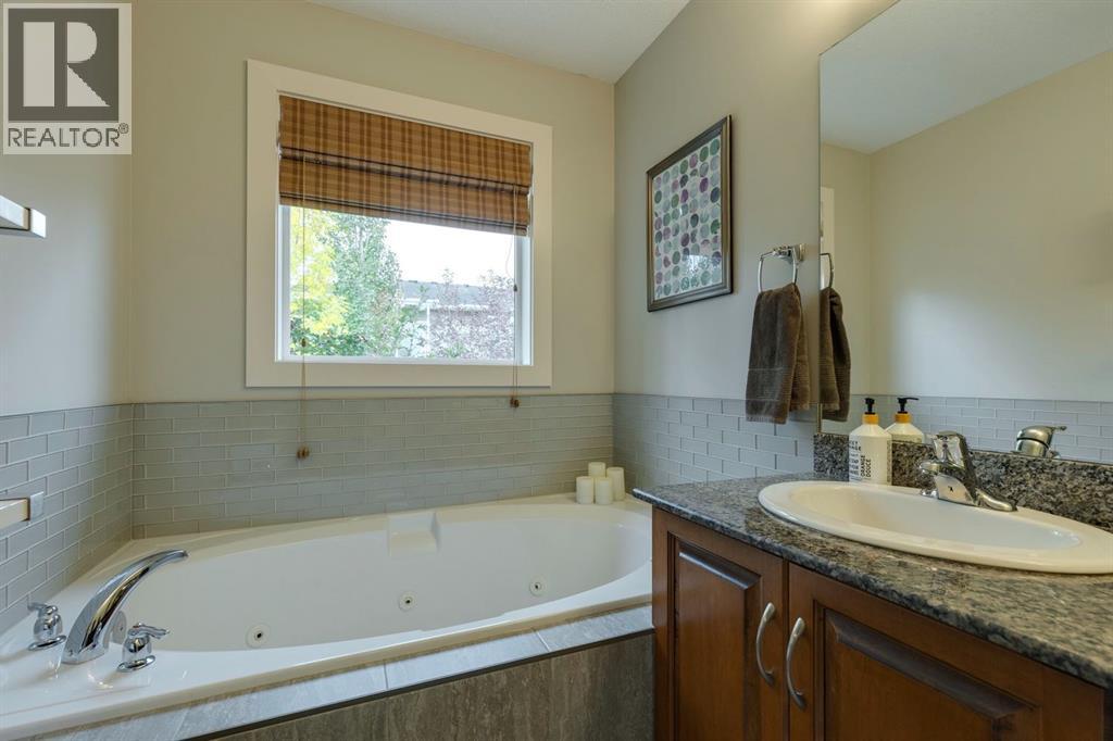 60 Elmont Court Sw, Calgary, Alberta  T3H 5Z8 - Photo 28 - A2261372