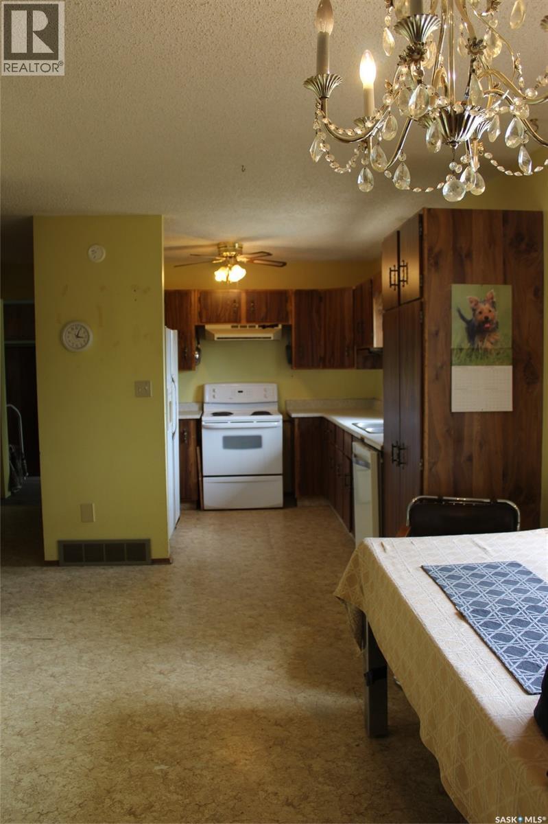 223 2nd Street W, Climax, Saskatchewan  S0N 0N0 - Photo 14 - SK021337