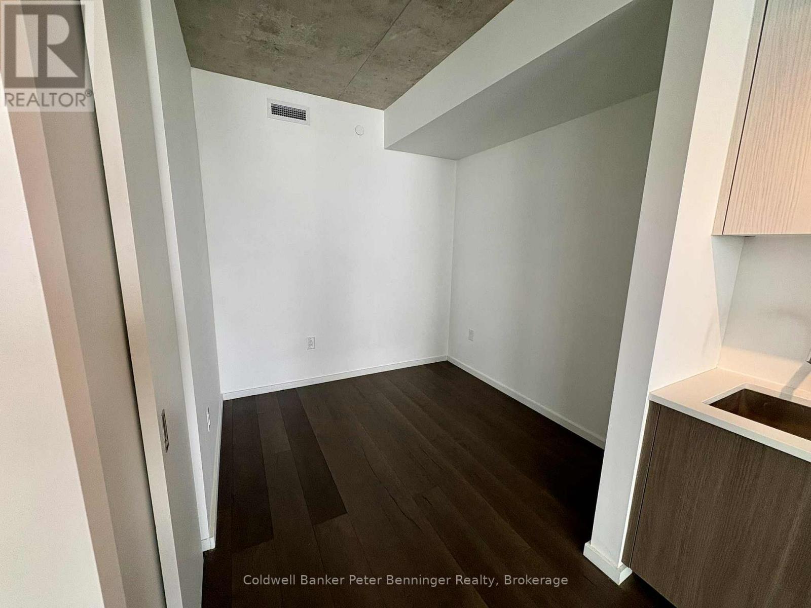 514 - 21 Lawren Harris Square, Toronto, Ontario  M5A 0T4 - Photo 4 - C12473976