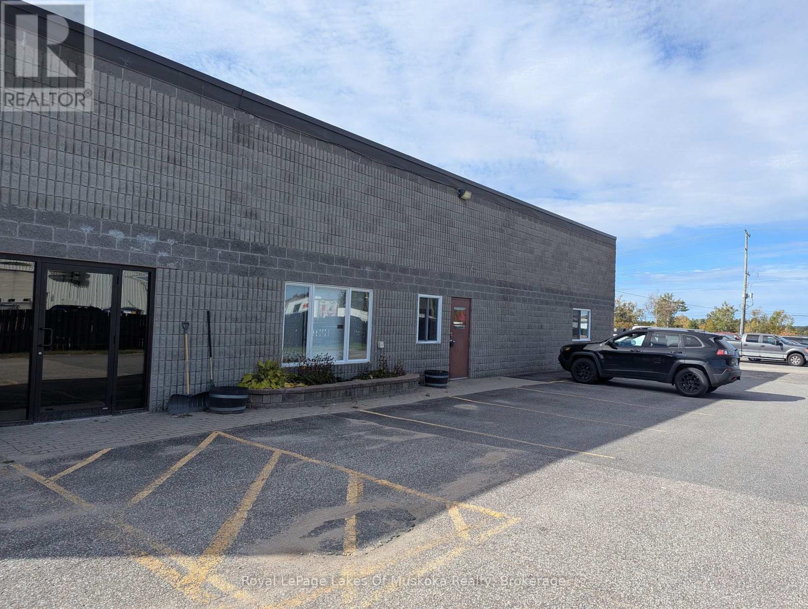 440 Ecclestone Drive, Bracebridge, Ontario  P1L 1Z6 - Photo 1 - X12474008