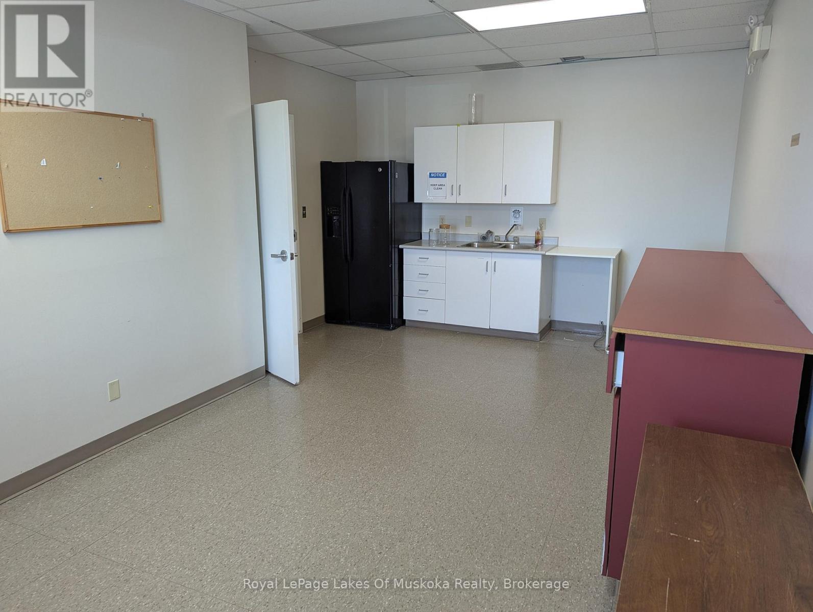 440 Ecclestone Drive, Bracebridge, Ontario  P1L 1Z6 - Photo 11 - X12474008