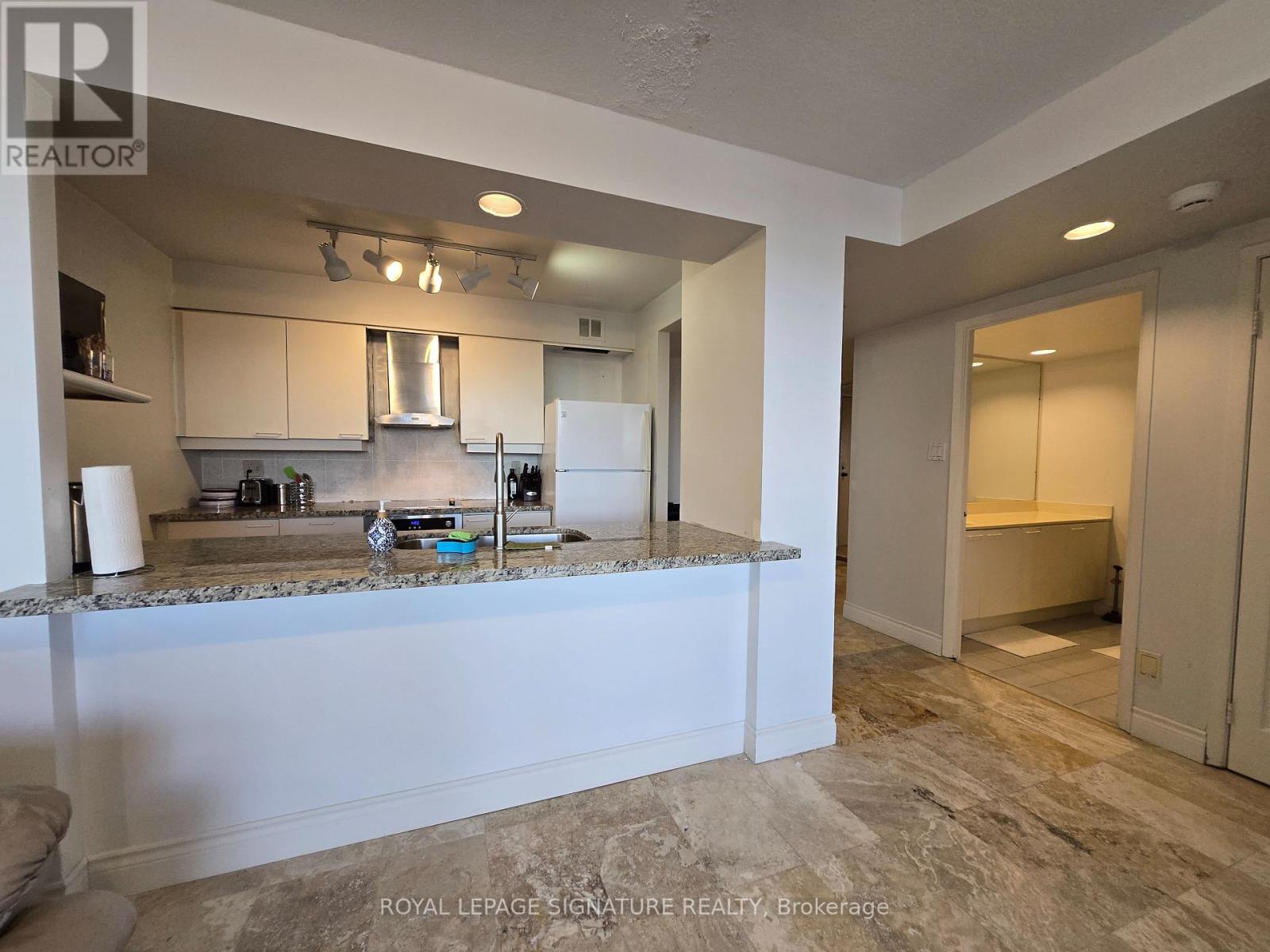 1202 - 50 Eglinton Avenue, Mississauga, Ontario  L5R 3P5 - Photo 10 - W12448262