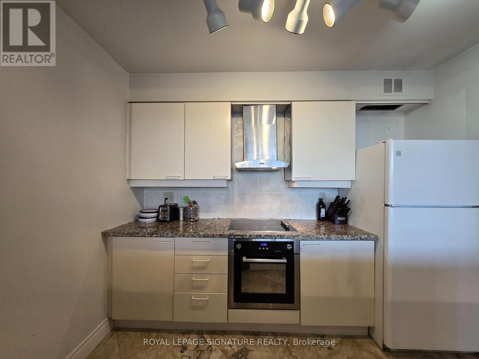 1202 - 50 Eglinton Avenue, Mississauga, Ontario  L5R 3P5 - Photo 11 - W12448262