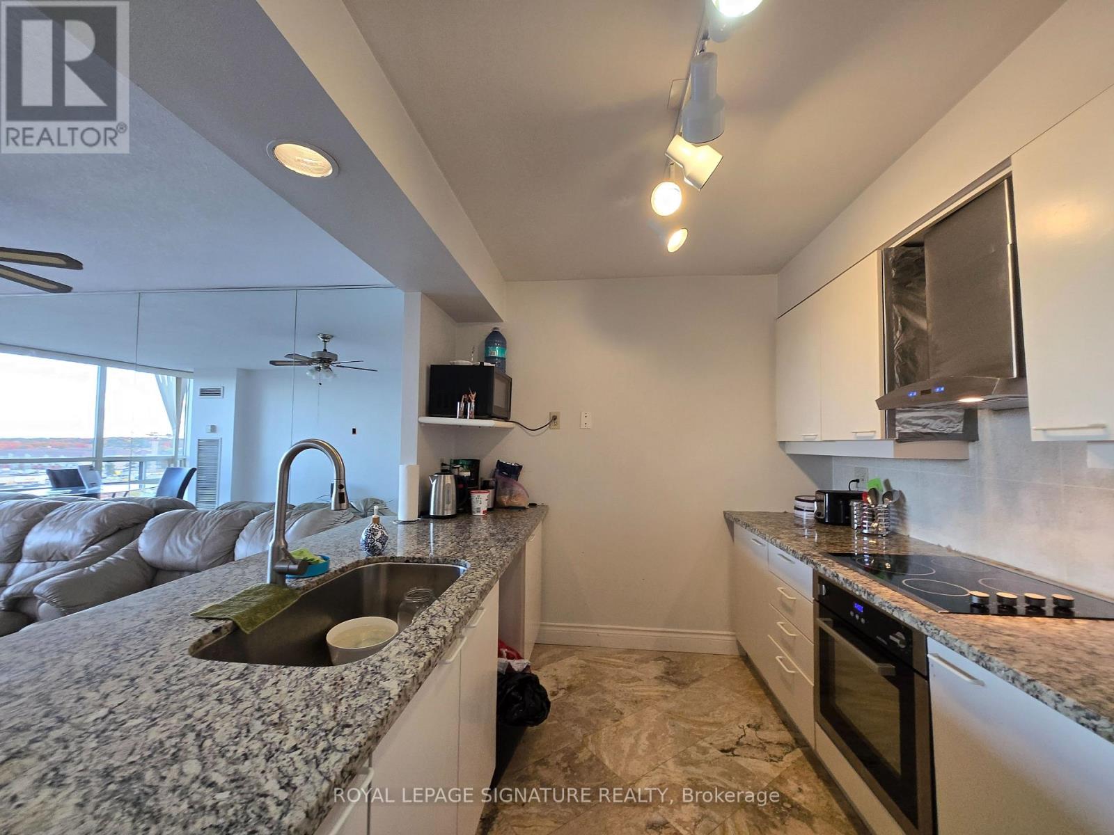 1202 - 50 Eglinton Avenue, Mississauga, Ontario  L5R 3P5 - Photo 4 - W12448262