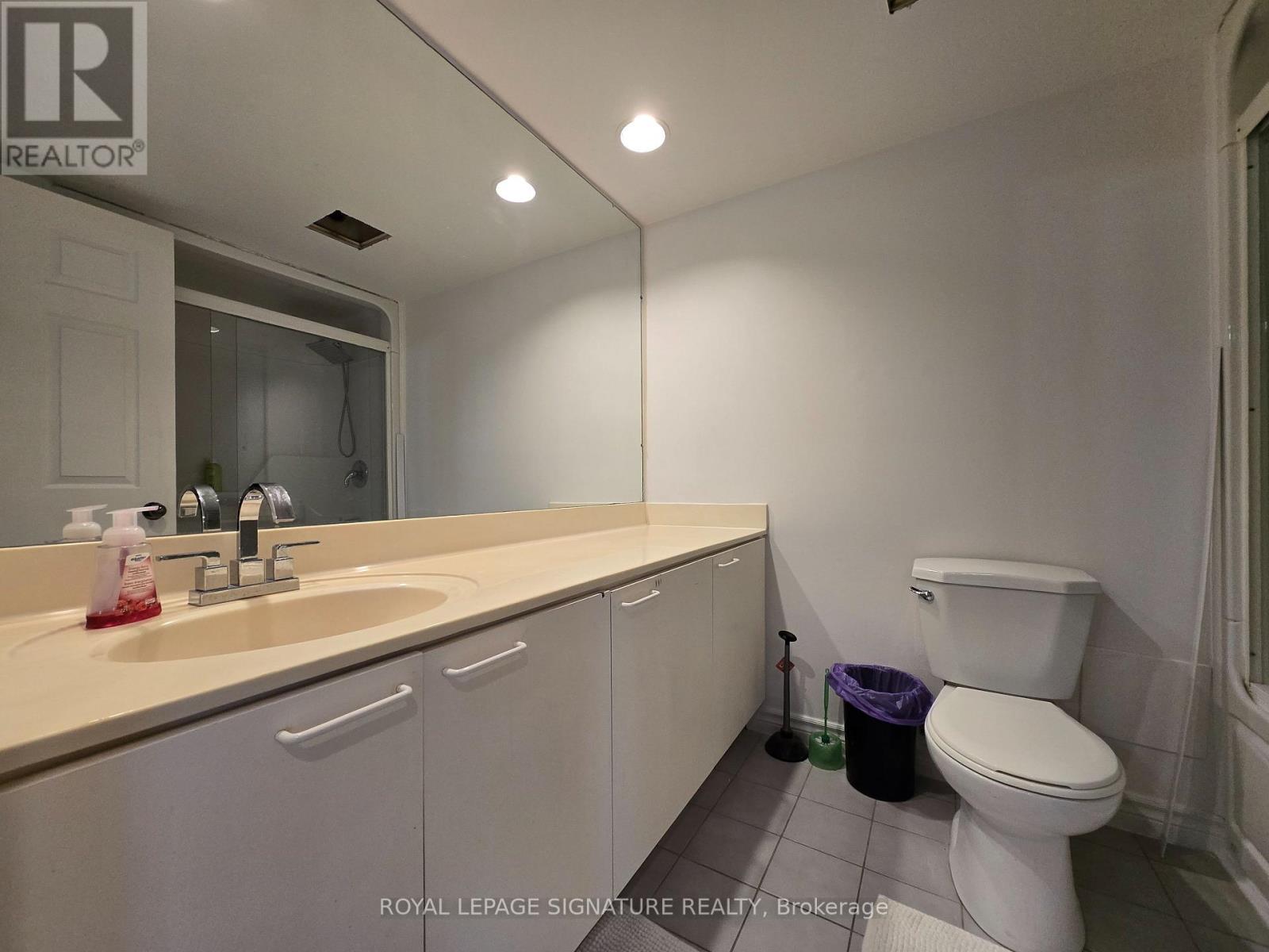 1202 - 50 Eglinton Avenue, Mississauga, Ontario  L5R 3P5 - Photo 5 - W12448262